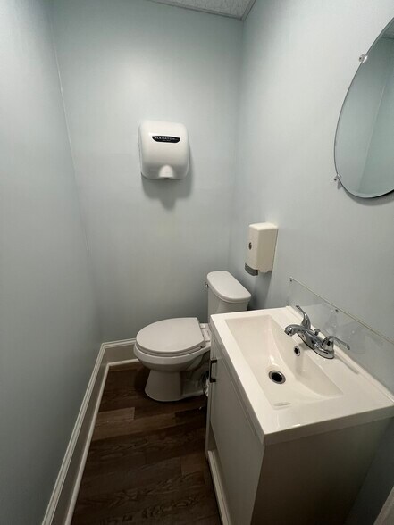 More Photos Of 313 S 16th St, Philadelphia Office For Sale