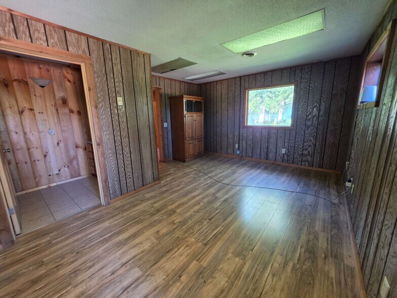More Photos Of N12757 Rindahl Valley Rd, Osseo Warehouse For Lease
