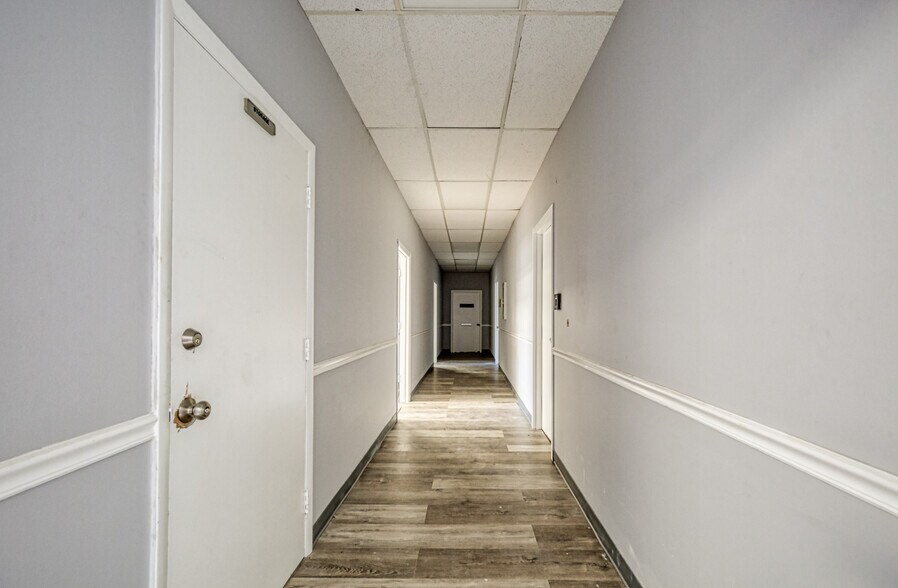 More Photos Of 6501 Arlington Expy, Jacksonville Office Residential For Sale