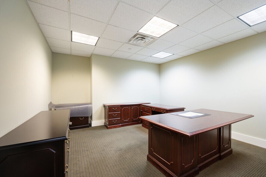 More Photos Of 580 E Main St, Norfolk Office For Lease