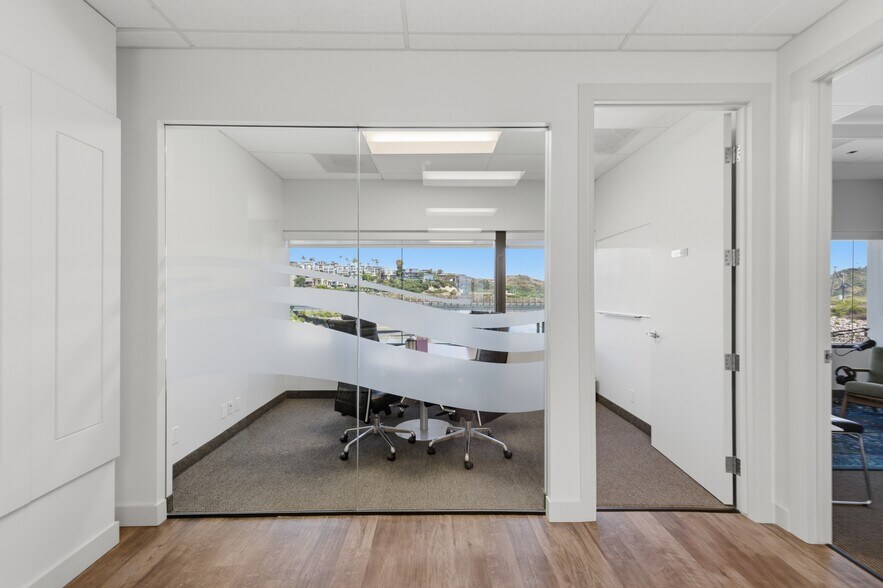More Photos Of 2533 S Highway 101, Cardiff By The Sea Coworking Space