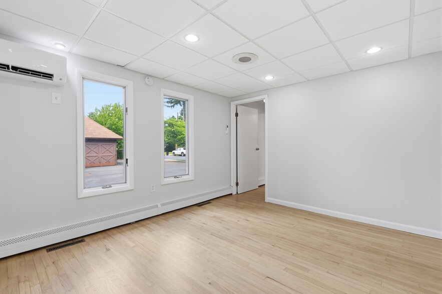 More Photos Of 168 White Horse Ave, Hamilton Office For Sale