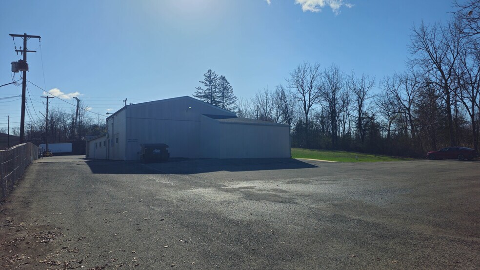 More Photos Of 850 N West End Blvd, Quakertown Freestanding For Sale