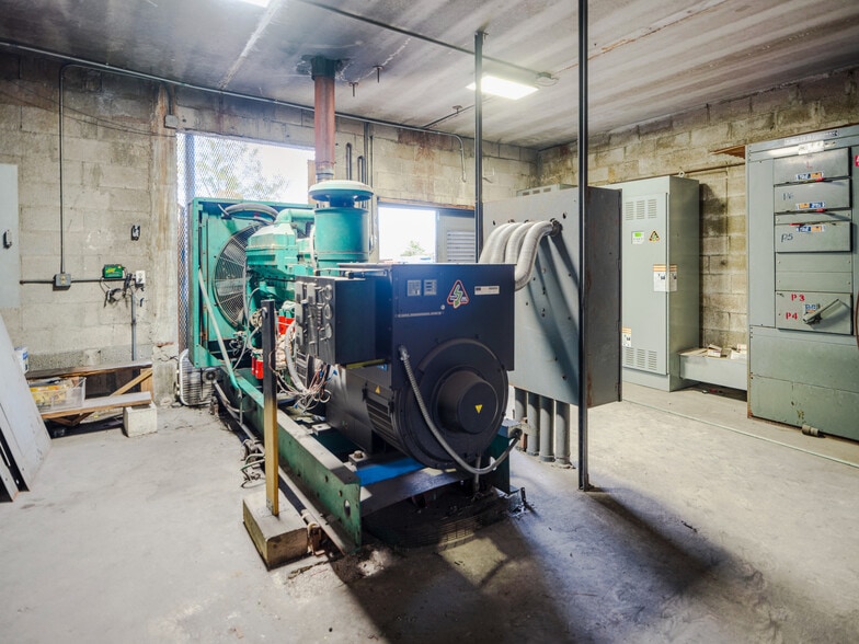 More Photos Of 500 NE 185th St, Miami Refrigeration Cold Storage For Lease