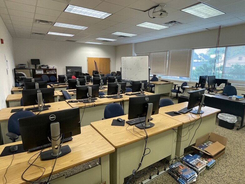 More Photos Of 530 N Locust St, Hagerstown Office For Sale