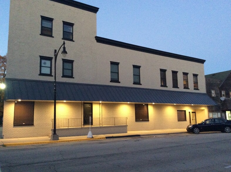 Primary Photo Of 127 W Taylor St, Grant Park Multifamily For Sale