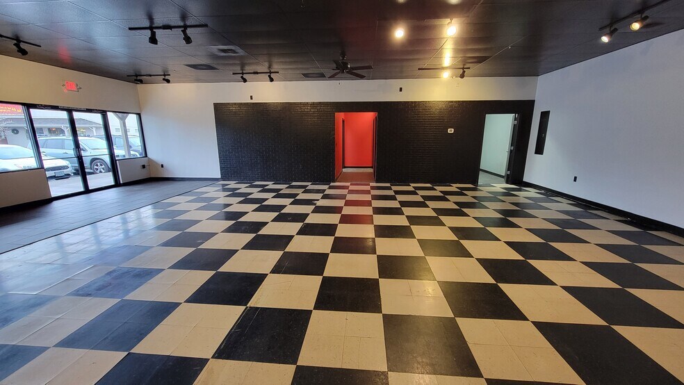 More Photos Of 5245-5251 Commercial St SE, Salem Freestanding For Lease