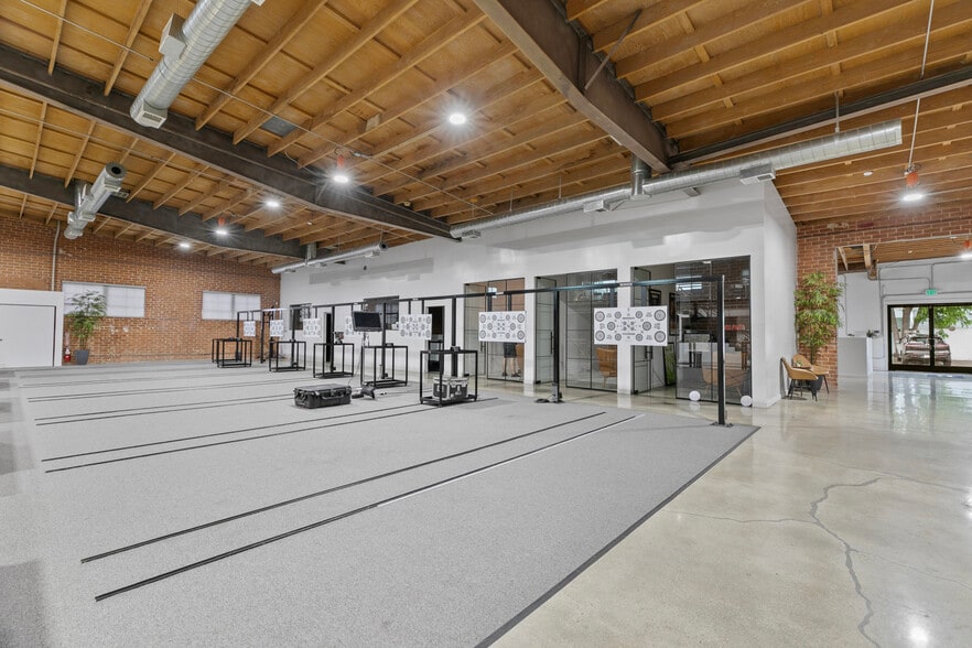 More Photos Of 1604 Venice Blvd, Los Angeles Showroom For Lease