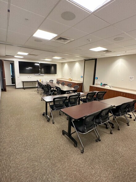 More Photos Of 10315 Camp Dr, Williston Office For Lease