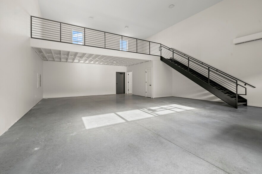More Photos Of 4477 34th Ave, Cincinnati Self Storage For Sale