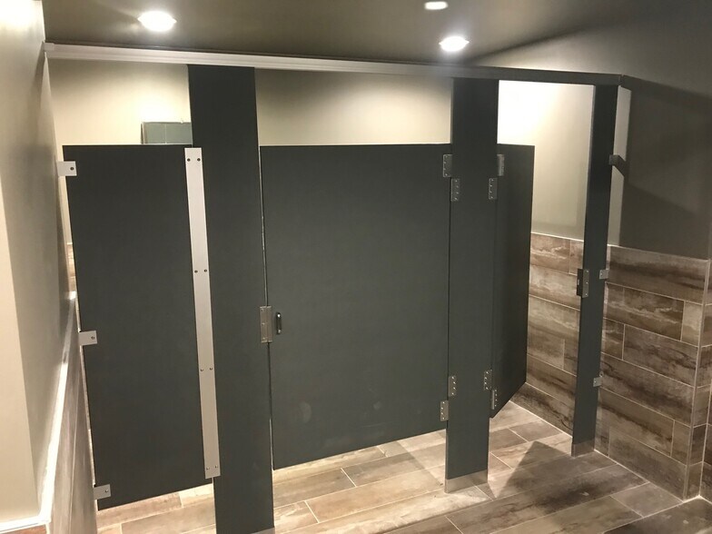 More Photos Of 1638 SE Federal Hwy, Stuart Unknown For Lease