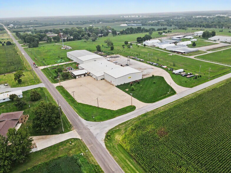 More Photos Of 545 N 1st St, Geneva Warehouse For Sale