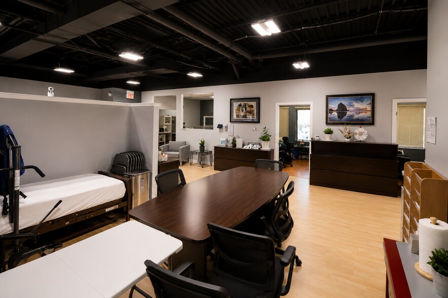 More Photos Of 935 N Plum Grove Rd, Schaumburg Office For Sale