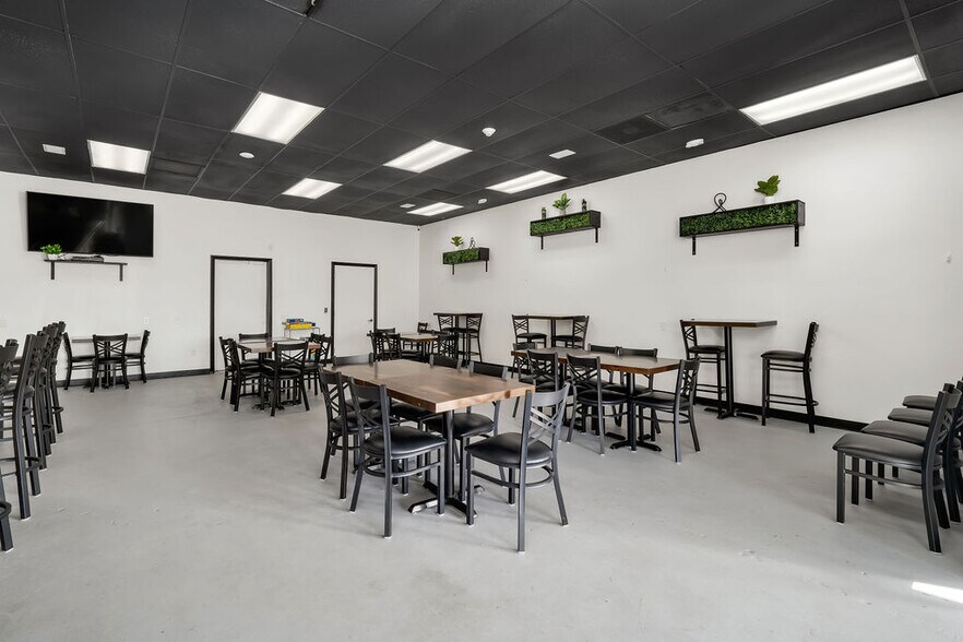More Photos Of 8115-8149 El Camino Real, Atascadero Storefront Retail Office For Lease