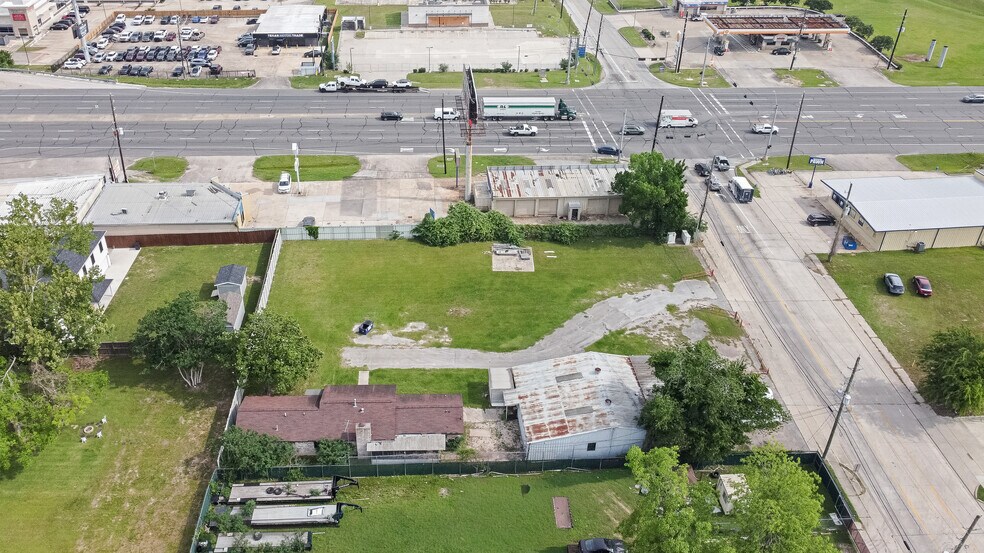 More Photos Of 1107 N Houston Ave, Humble Auto Repair For Sale