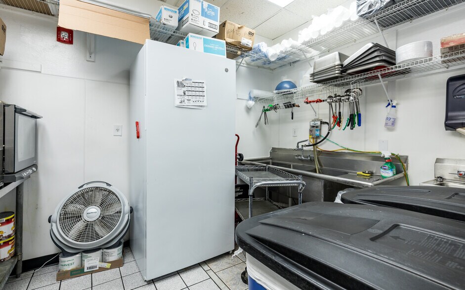 More Photos Of 871 100th Ave N, Naples Freestanding For Sale