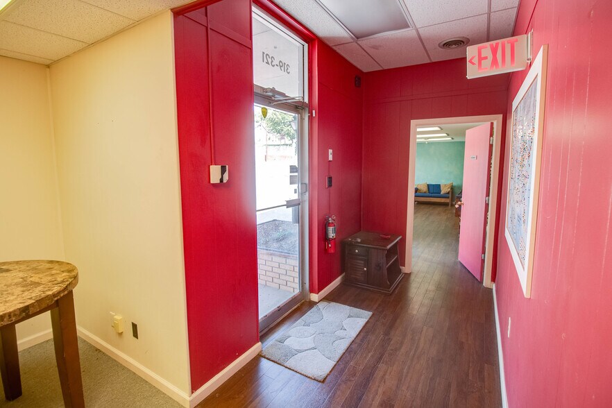 More Photos Of 319-321 Ridge St, Alton Showroom For Sale