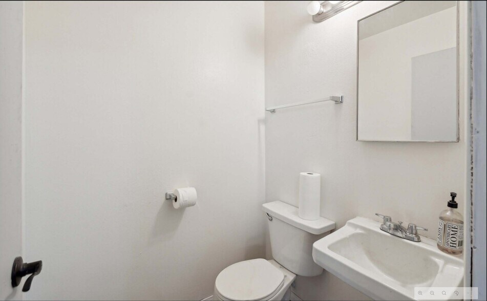 More Photos Of 12455 Branford St, Pacoima Warehouse For Lease