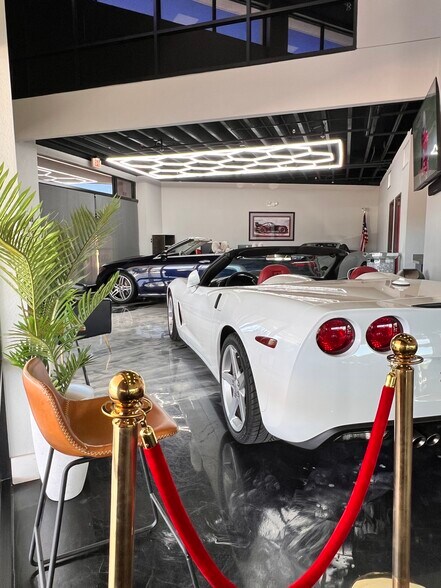 More Photos Of 8140 E Butherus Dr, Scottsdale Auto Dealership For Lease