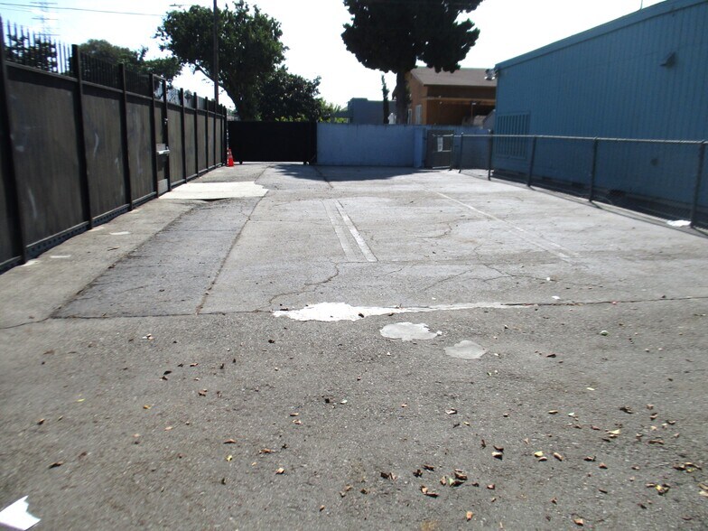 More Photos Of 9900-9904 S Central Ave, Los Angeles Schools For Lease