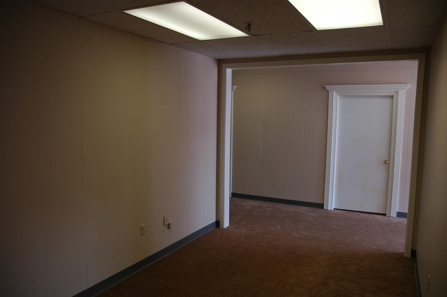 More Photos Of 201-207 N Boone St, Johnson City Office Residential For Lease