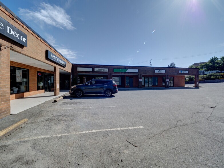 More Photos Of 771 Gibsons Way, Gibsons Storefront For Sale