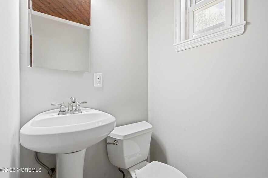 More Photos Of 75 Main St, Waretown Flex For Sale