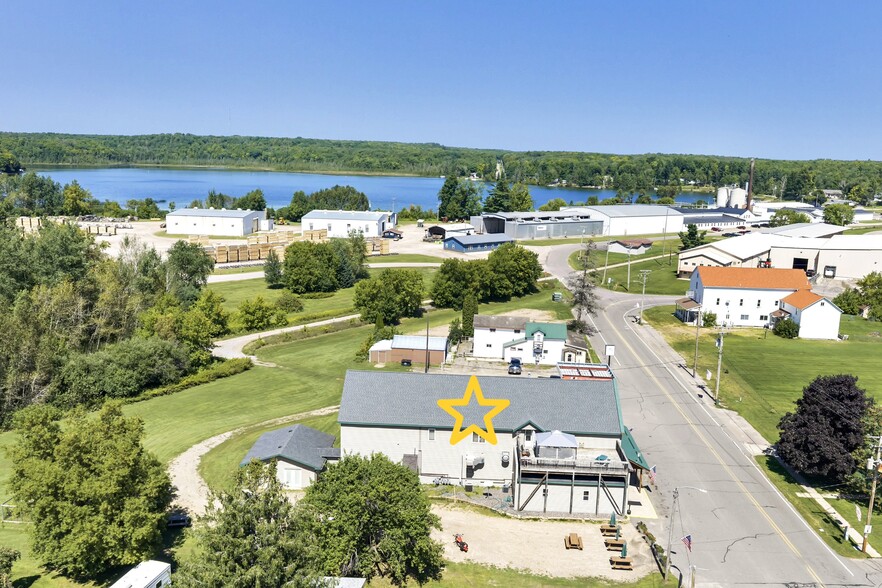 More Photos Of 633 Bissell St, White Lake General Retail For Sale