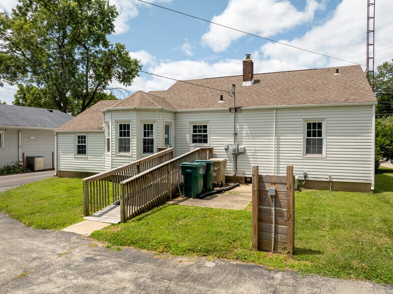 More Photos Of 1607 Chester Blvd, Richmond Office For Sale