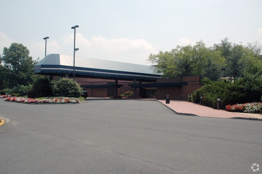 More Photos Of 102 Carnegie Ctr, Princeton Hotel For Lease