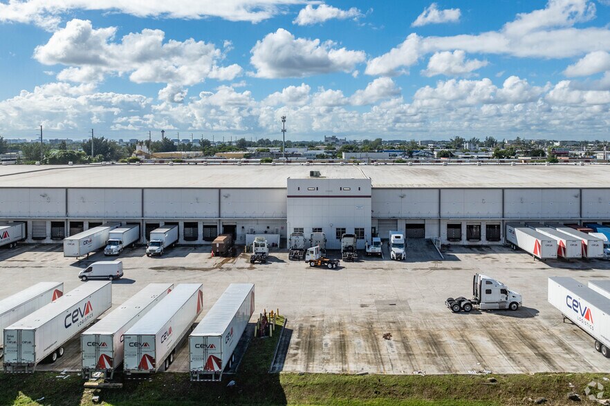 More Photos Of 5601 NW 72nd Ave, Miami Warehouse For Lease