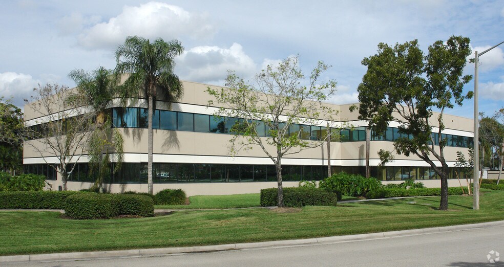 More Photos Of 440 Sawgrass Corporate Pky, Sunrise Office For Sale