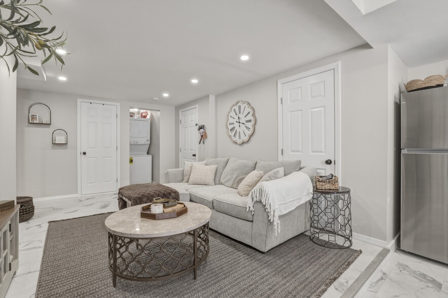 More Photos Of 150 N Delaware Ave, Lindenhurst Storefront Retail Residential For Sale