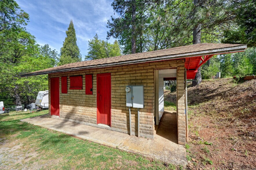 More Photos Of 245 S. Railroad Flat Rd, Rail Road Flat Manufactured Housing Mobile Home Park For Sale