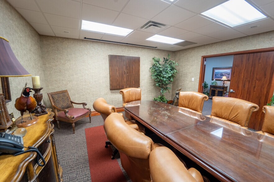 More Photos Of 115 Medical Dr, Victoria Medical For Sale