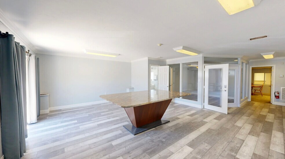 More Photos Of 236 Grove St S, Venice Freestanding For Sale