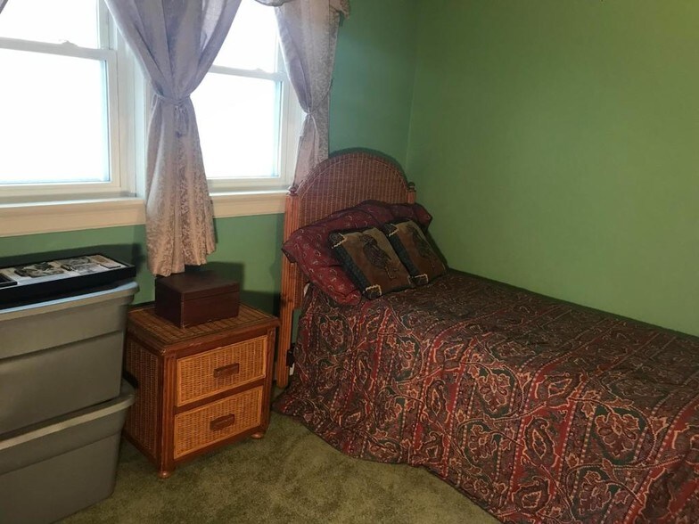 More Photos Of 50 S Main St, Utica Bar For Sale