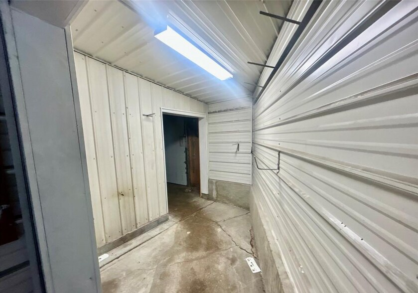 More Photos Of 3512 E Bench Rd, Dillon Manufacturing For Sale