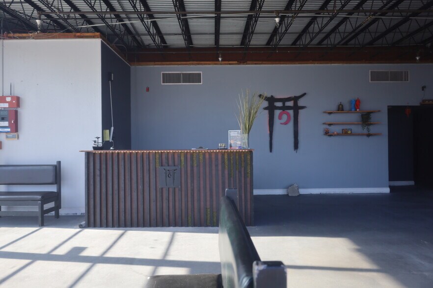 More Photos Of 1016 W Church St, Orlando Showroom For Lease