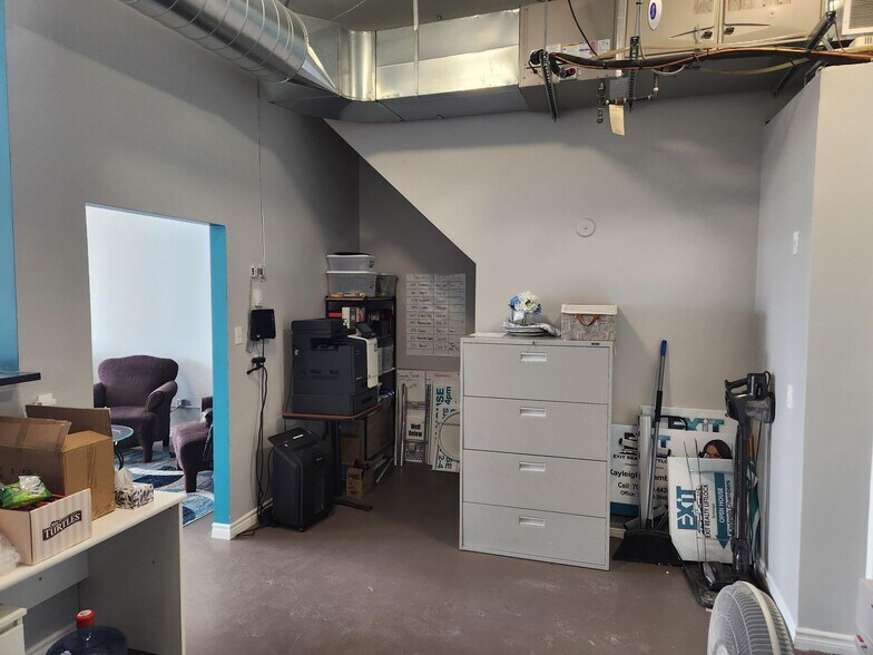 More Photos Of 566 Frank Hill Rd, Peterborough Storefront Retail Office For Lease