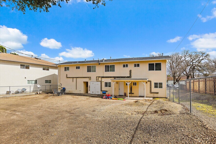 More Photos Of 2219 Oak St, Paso Robles Multifamily For Sale