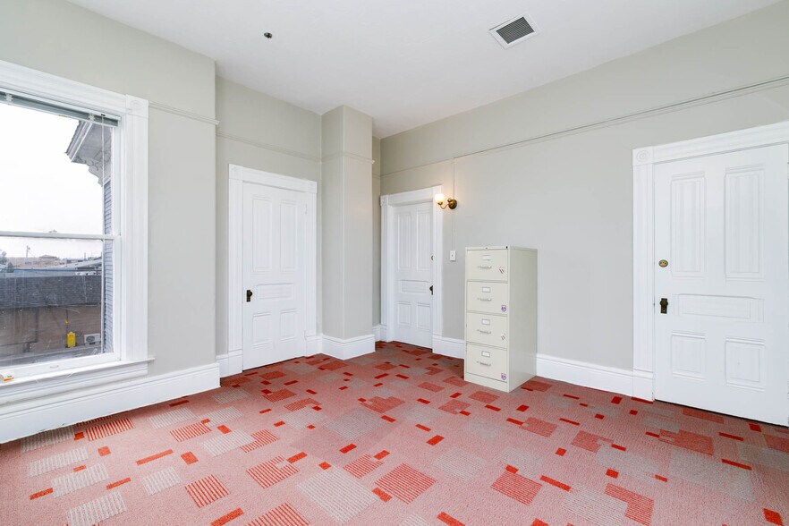 More Photos Of 961 W Holt Blvd, Ontario Medical For Sale