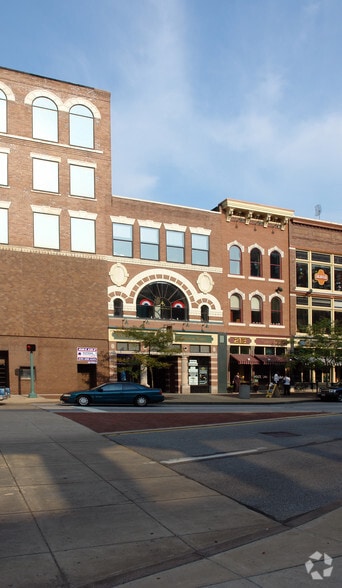 More Photos Of 208 Court Ave NW, Canton Storefront Retail Office For Lease