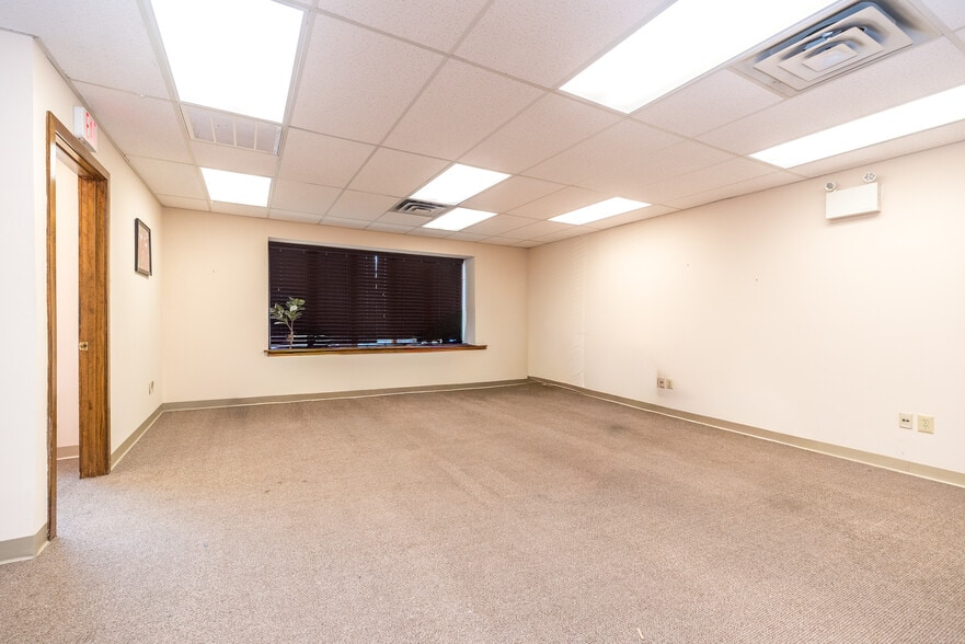 More Photos Of 908-918 Town Center, New Britain Office For Sale