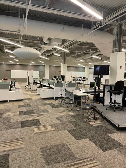 More Photos Of 49 W Maryland St, Indianapolis General Retail For Lease