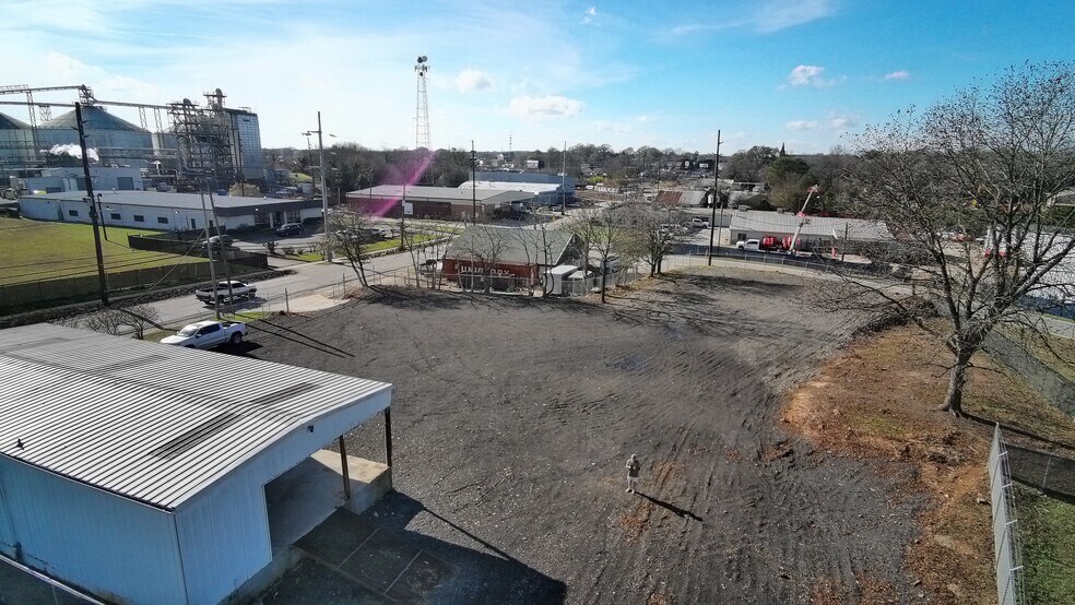 Primary Photo Of 943 Athens St, Gainesville Service For Lease