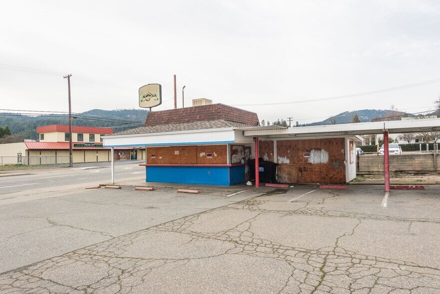 More Photos Of 1081 Main St, Weaverville Fast Food For Sale