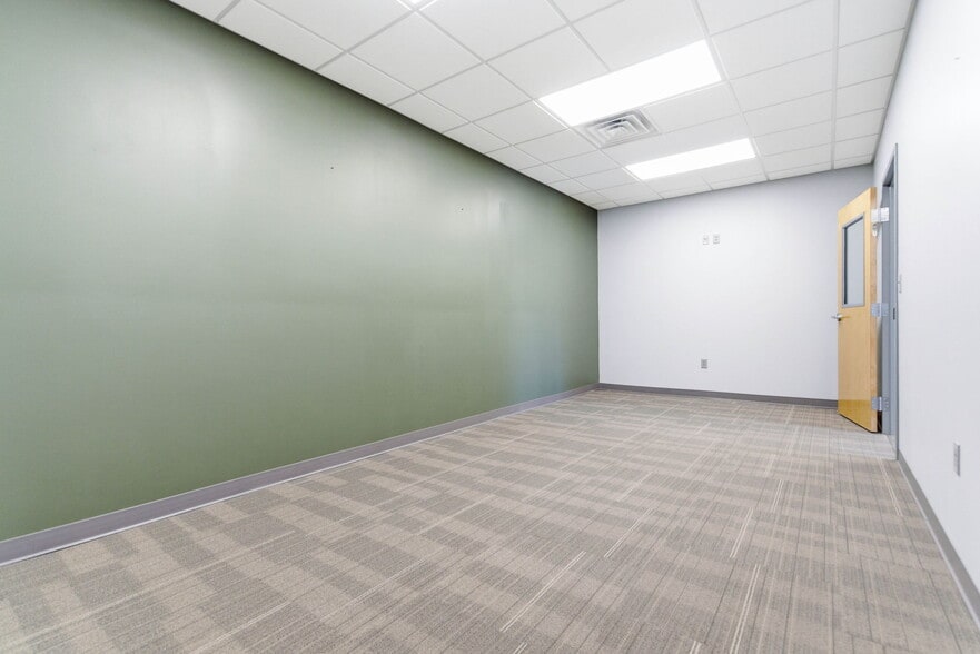 More Photos Of 13720 Aiken Rd, Louisville Warehouse For Sale