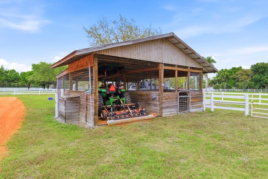 More Photos Of 3800 Staley Rd, Fort Myers Specialty For Sale
