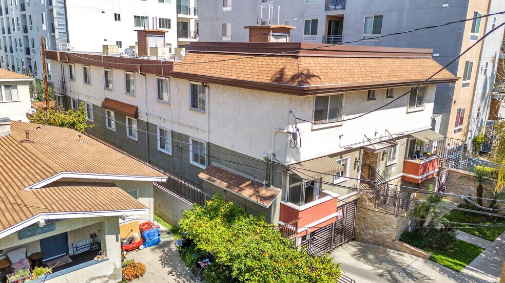 More Photos Of 11063 Cumpston St, North Hollywood Apartments For Sale